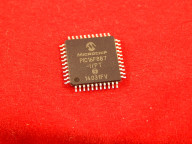 PIC16F887-I/PT Микроконтроллер