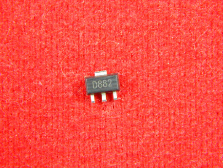 D882, Биполярный NPN транзистор, 30В, 3А, SOT-89